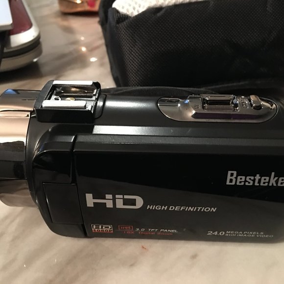 Brand NEW Besteker Camcorder in the Box, See Photos & Booklet - Picture 2 of 6
